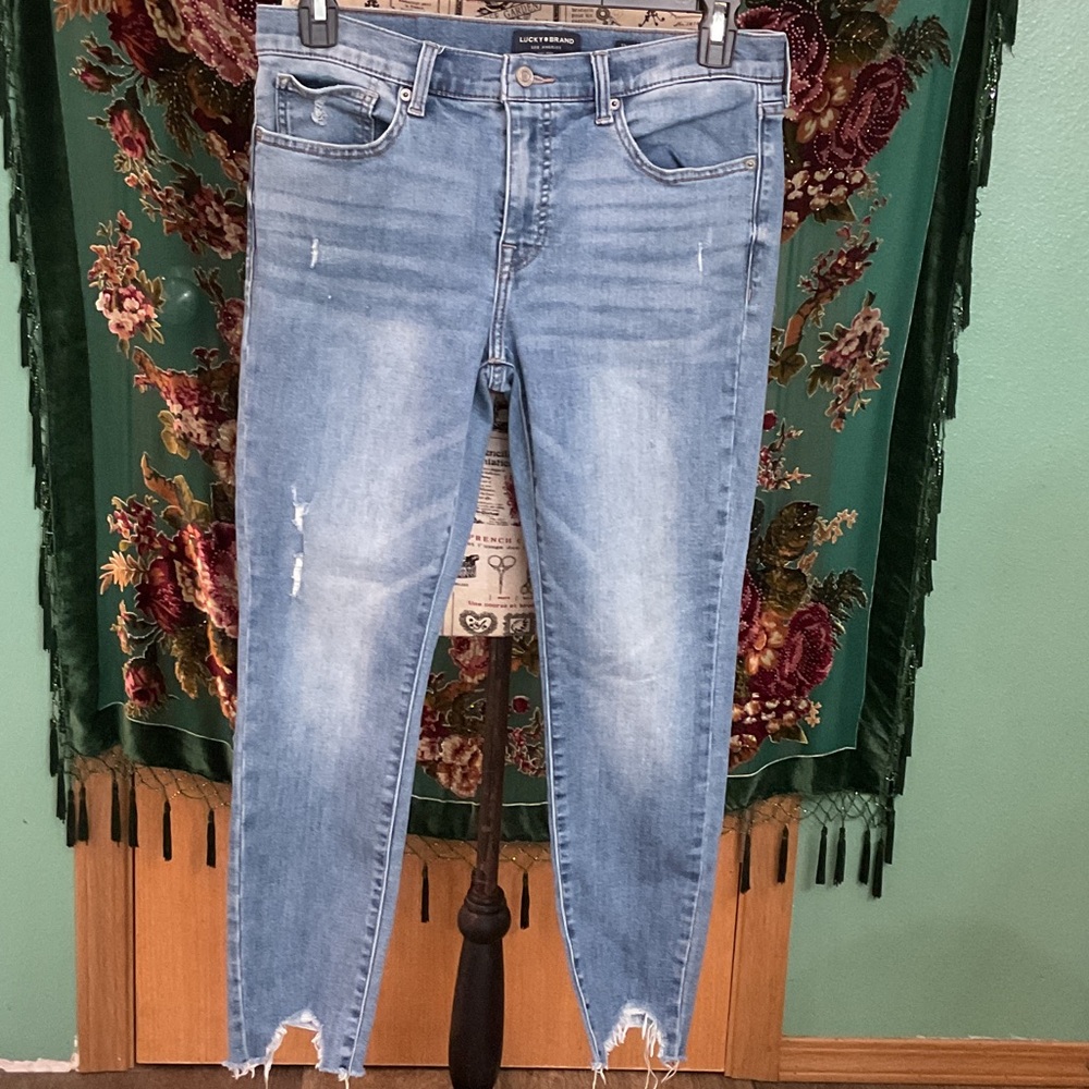 Lucky Brand Light Blue Cropped Jeans